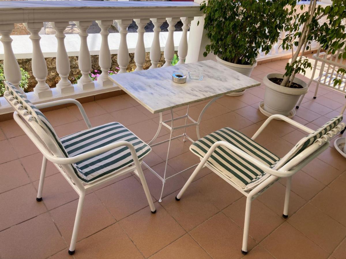 Olga'S Place Spetses Town Exterior photo